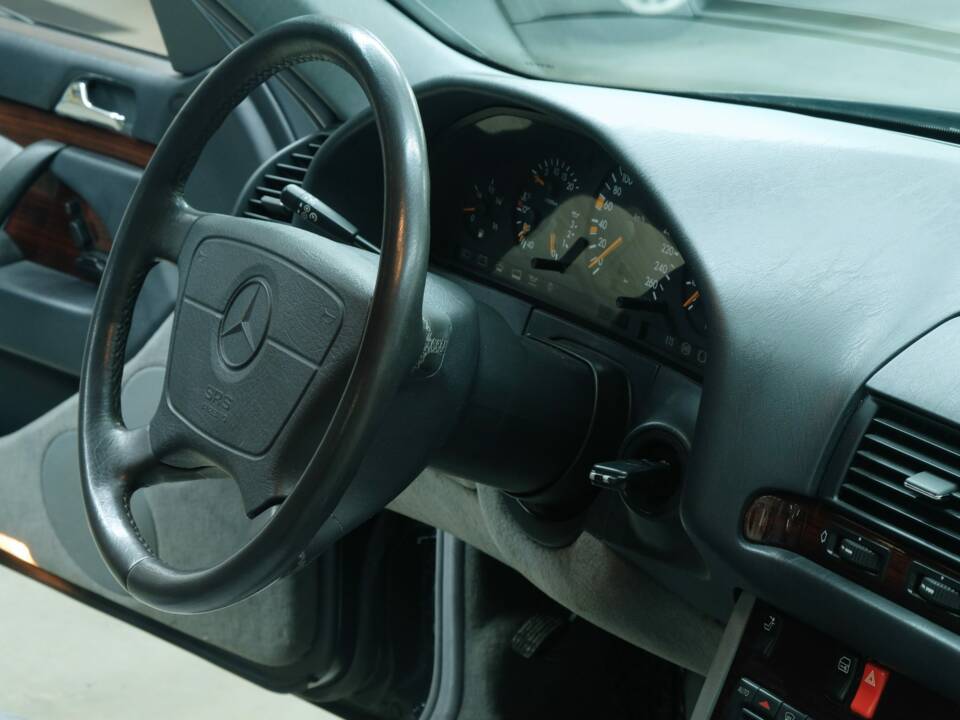 Bild 26/50 von Mercedes-Benz S 320 (1996)