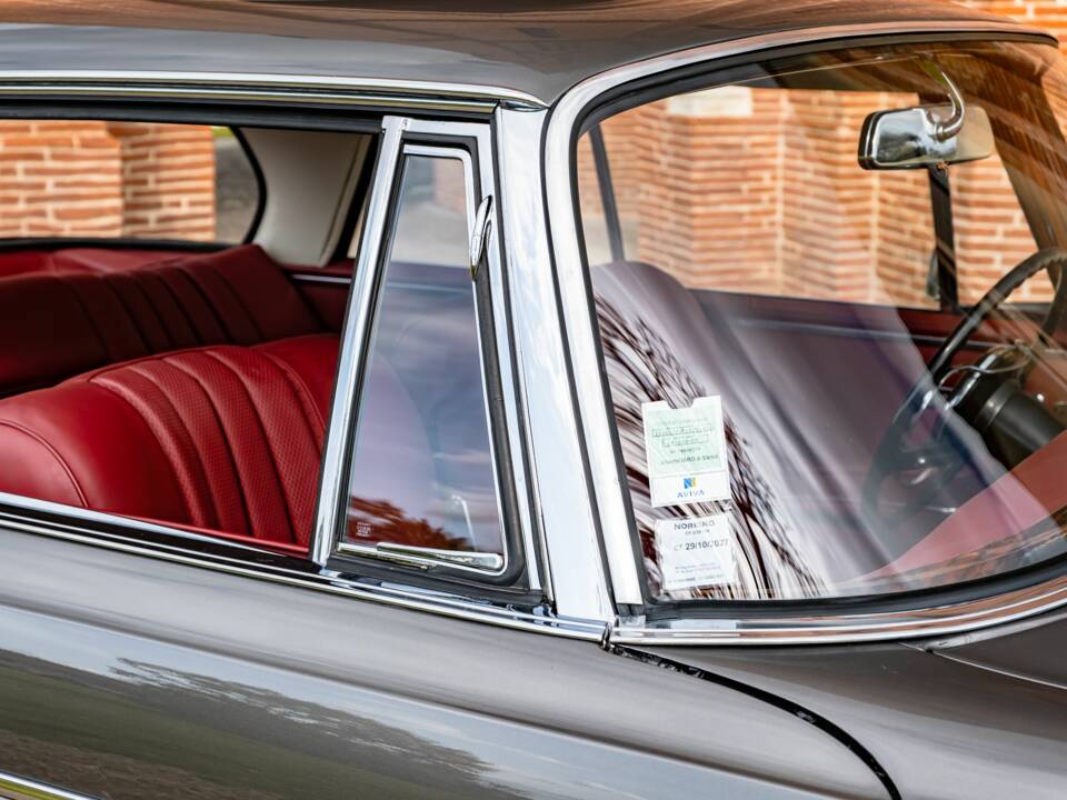 Image 9/86 of Mercedes-Benz 300 SE (1965)