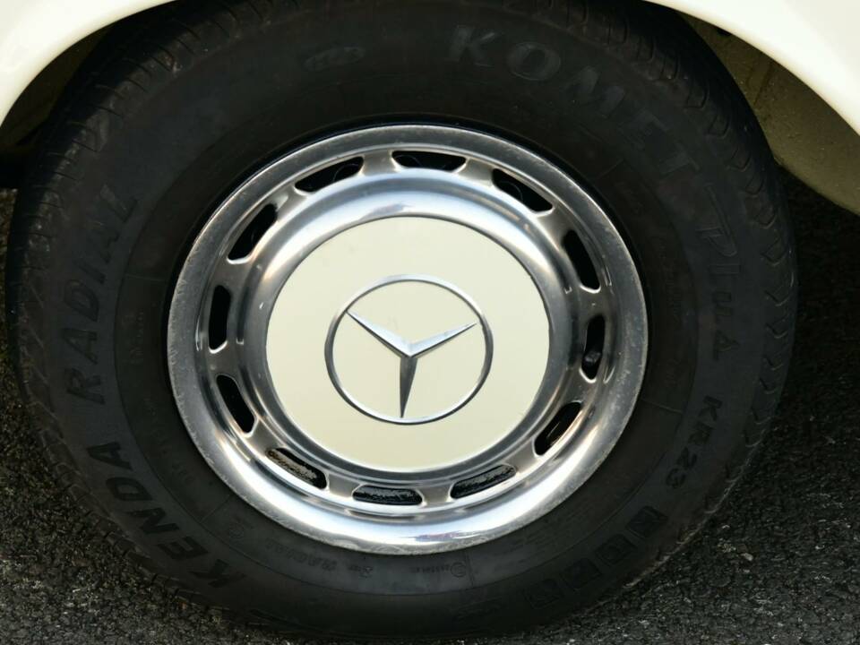Image 20/50 of Mercedes-Benz 280 SE 3,5 (1971)