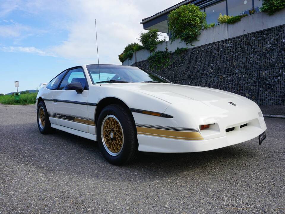 Afbeelding 14/70 van Pontiac Fiero GT (1988)