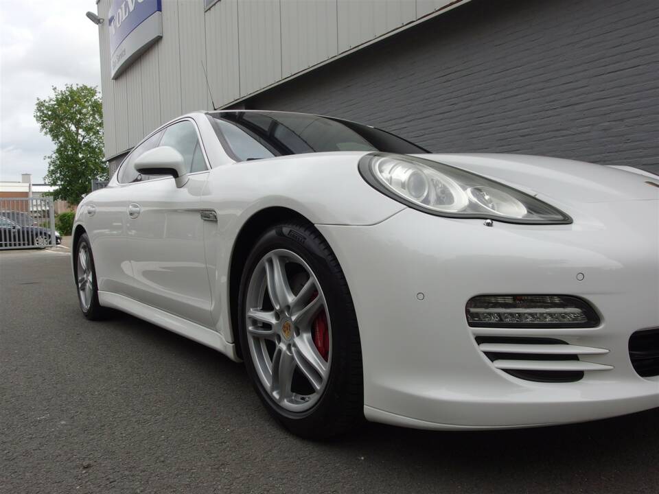 Image 20/98 of Porsche Panamera S (2010)