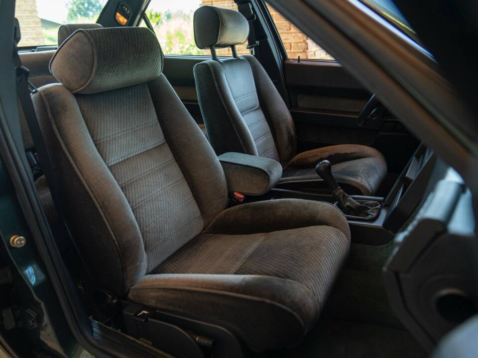 Image 37/50 de Alfa Romeo 164 2.0i V6 Turbo (1992)