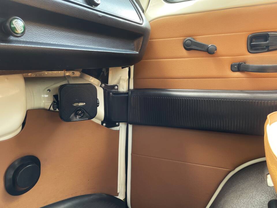 Image 42/73 of Volkswagen T2b Kombi (1978)