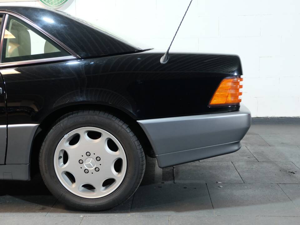 Image 23/26 of Mercedes-Benz 500 SL (1991)