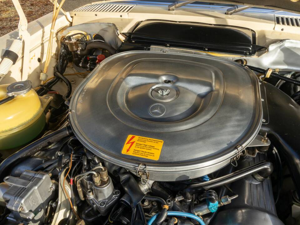 Bild 23/50 von Mercedes-Benz 380 SL (1982)