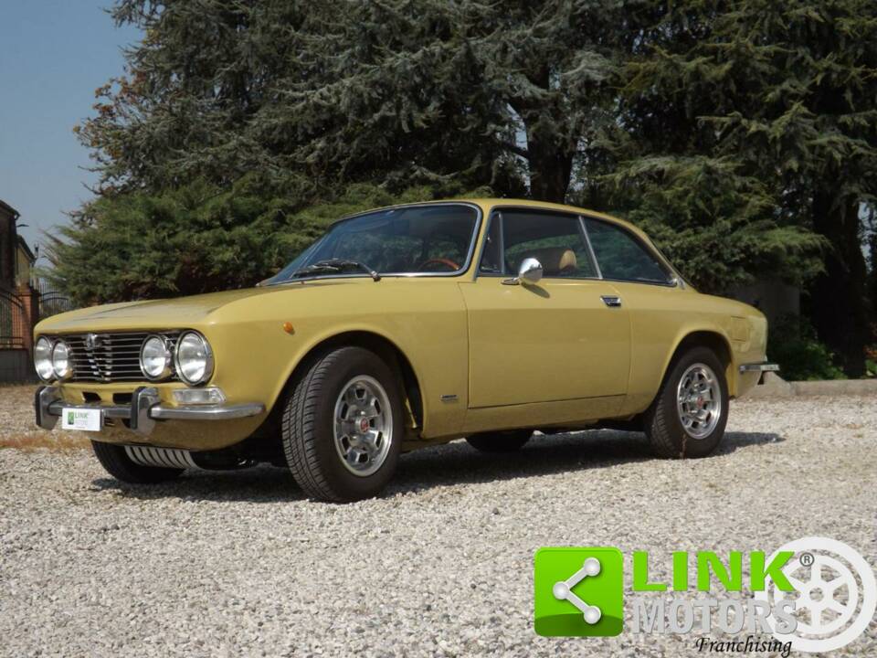 Immagine 3/10 di Alfa Romeo Giulia GT 1300 Junior (1976)