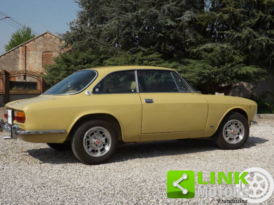 Immagine 7/10 di Alfa Romeo Giulia GT 1300 Junior (1976)