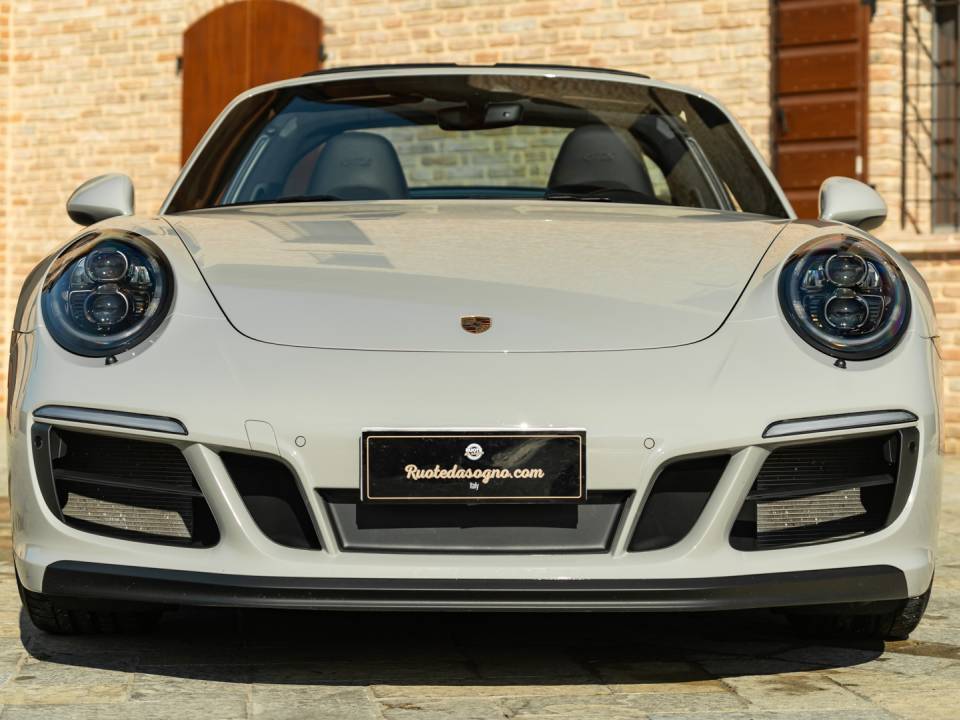 Imagen 2/50 de Porsche 911 Targa 4 GTS (2018)