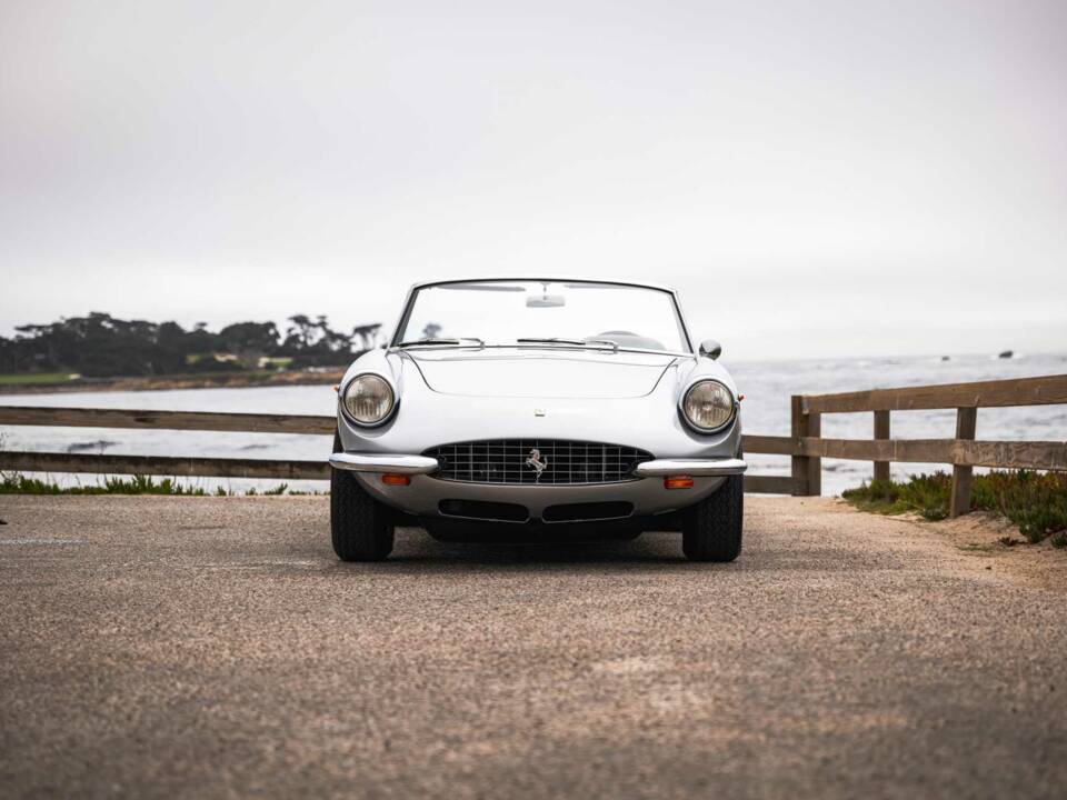 Image 29/48 of Ferrari 330 GTS (1968)