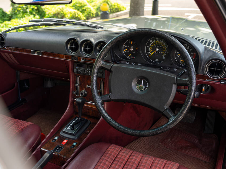 Image 14/23 of Mercedes-Benz 380 SL (1985)