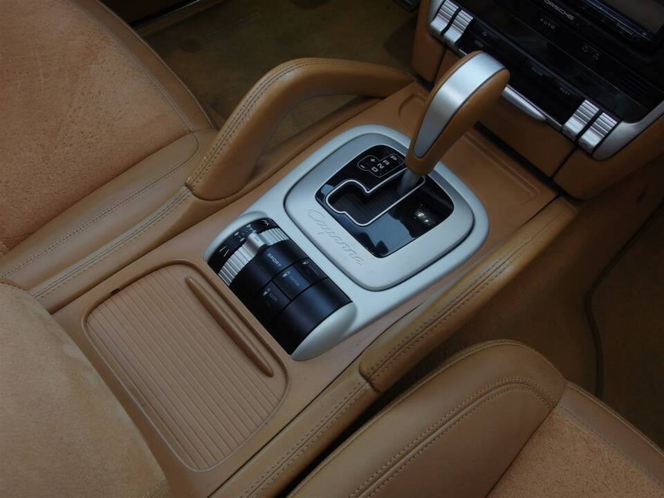 Image 50/98 of Porsche Cayenne GTS (2008)