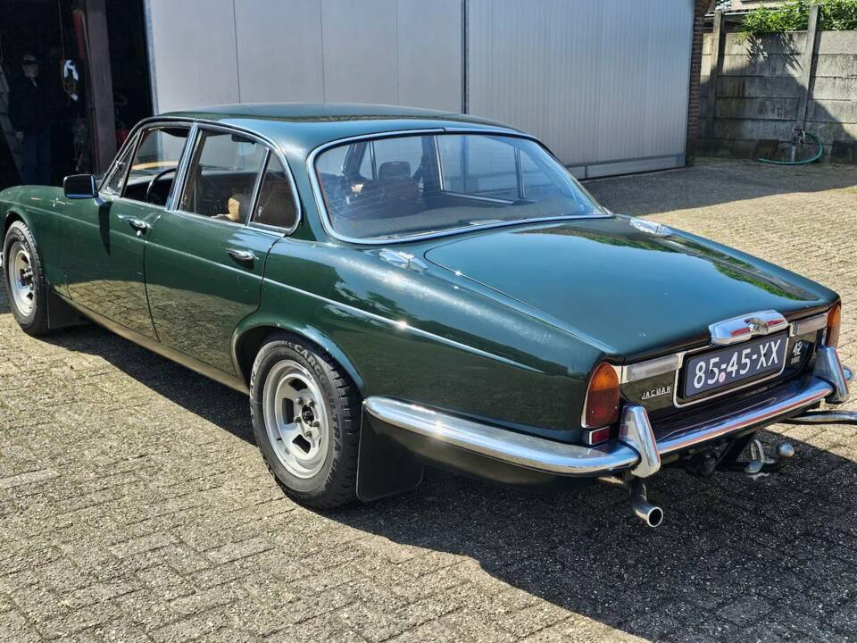 Bild 11/14 von Jaguar XJ 6 4.2 (1973)
