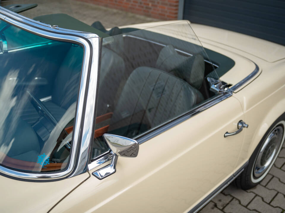 Image 74/97 of Mercedes-Benz 280 SL (1969)