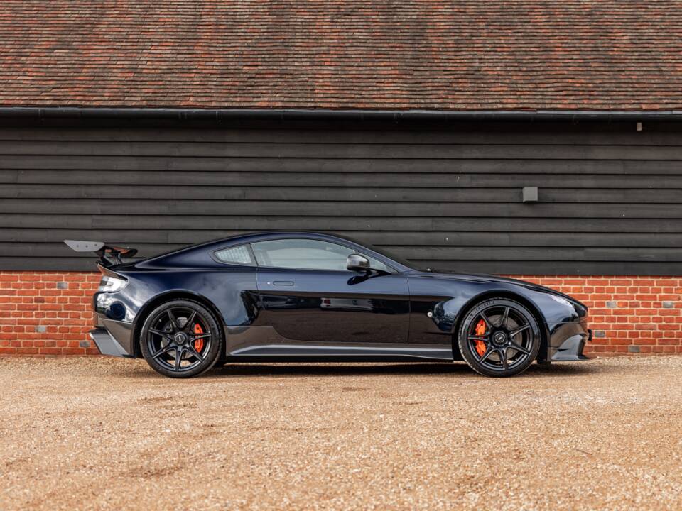 Image 2/65 of Aston Martin Vantage GT8 (2017)