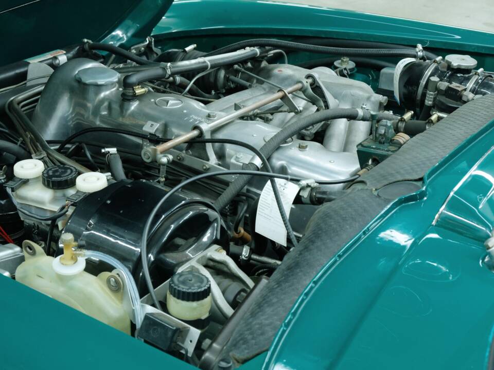 Image 44/50 de Mercedes-Benz 280 SL (1968)