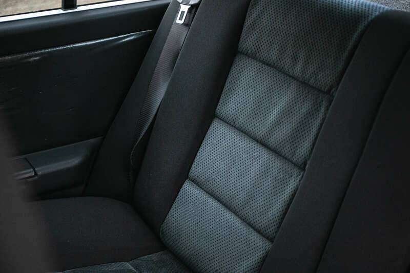 Image 42/50 of Lancia Delta HF Integrale Evoluzione II (1995)