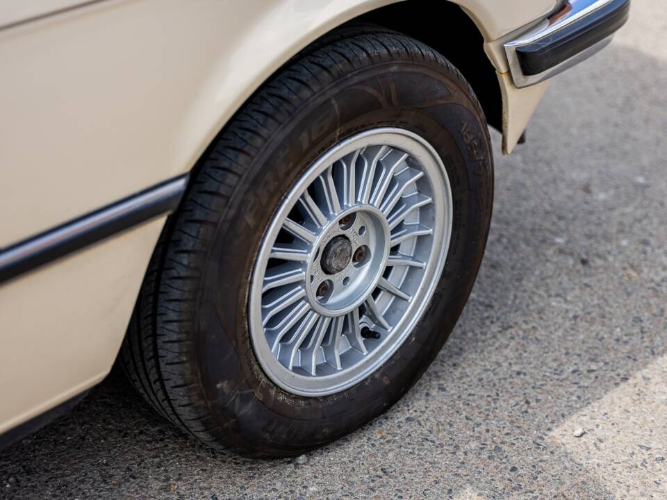 Image 34/48 of BMW 320/6 (1980)