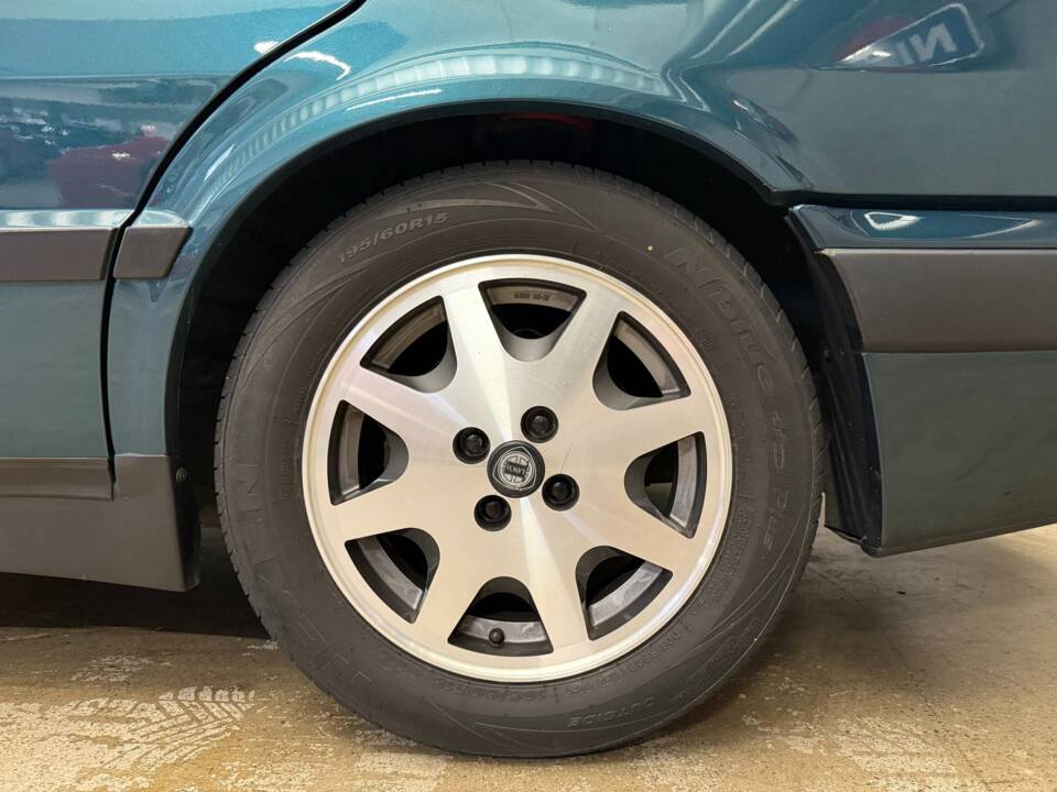 Image 14/19 of Lancia Thema 2500 Turbo DS (1993)