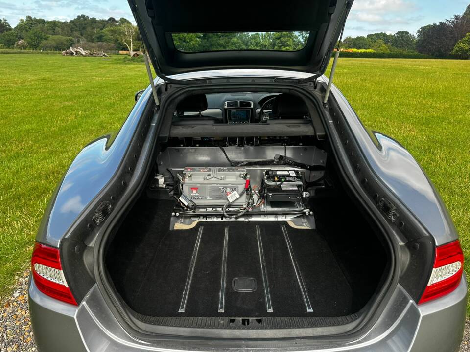 Image 44/46 of Jaguar XKR (2010)