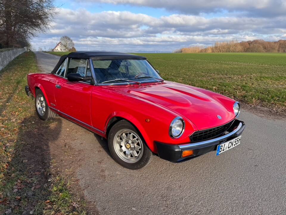 Afbeelding 84/100 van FIAT 124 Pininfarina Spidereuropa (1982)