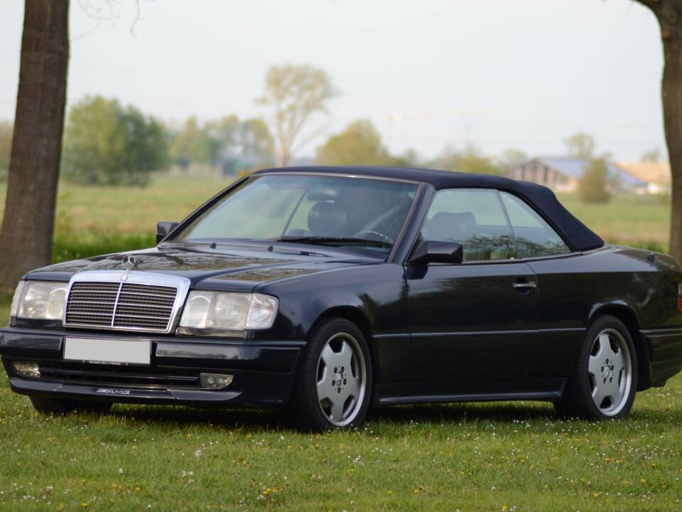 Image 19/22 of Mercedes-Benz 300 CE-24 (1993)