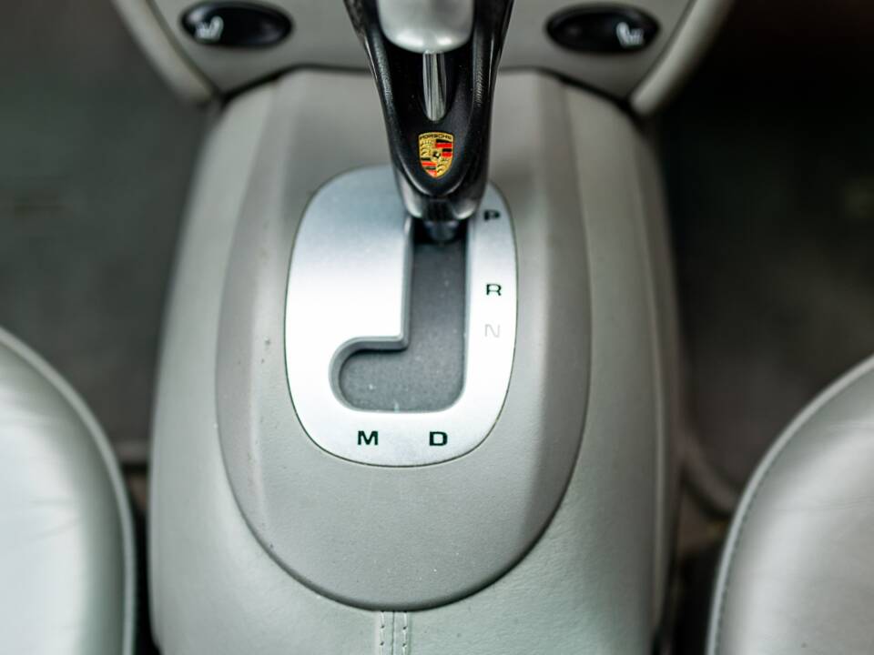 Image 23/50 of Porsche 911 Carrera 4S (2002)