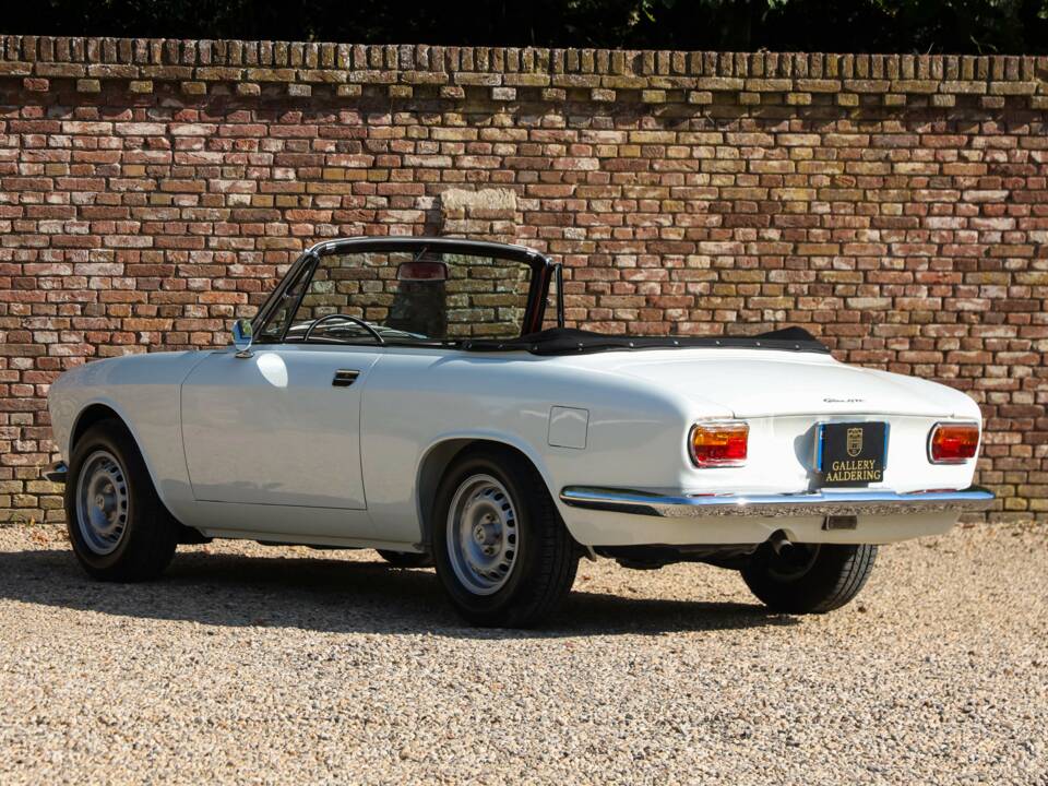 Image 25/50 of Alfa Romeo Giulia 1600 GTC (1966)