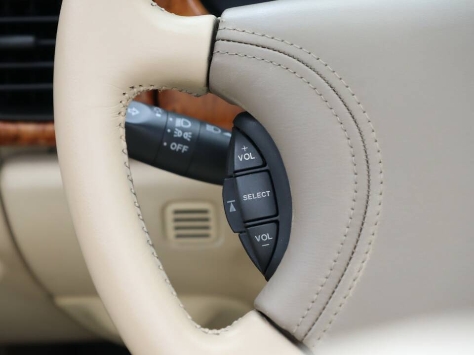Image 16/50 de Jaguar XK8 4.0 (1997)