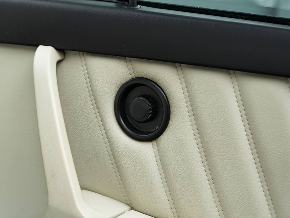Bild 36/48 von Porsche 911 Carrera 2 (1990)
