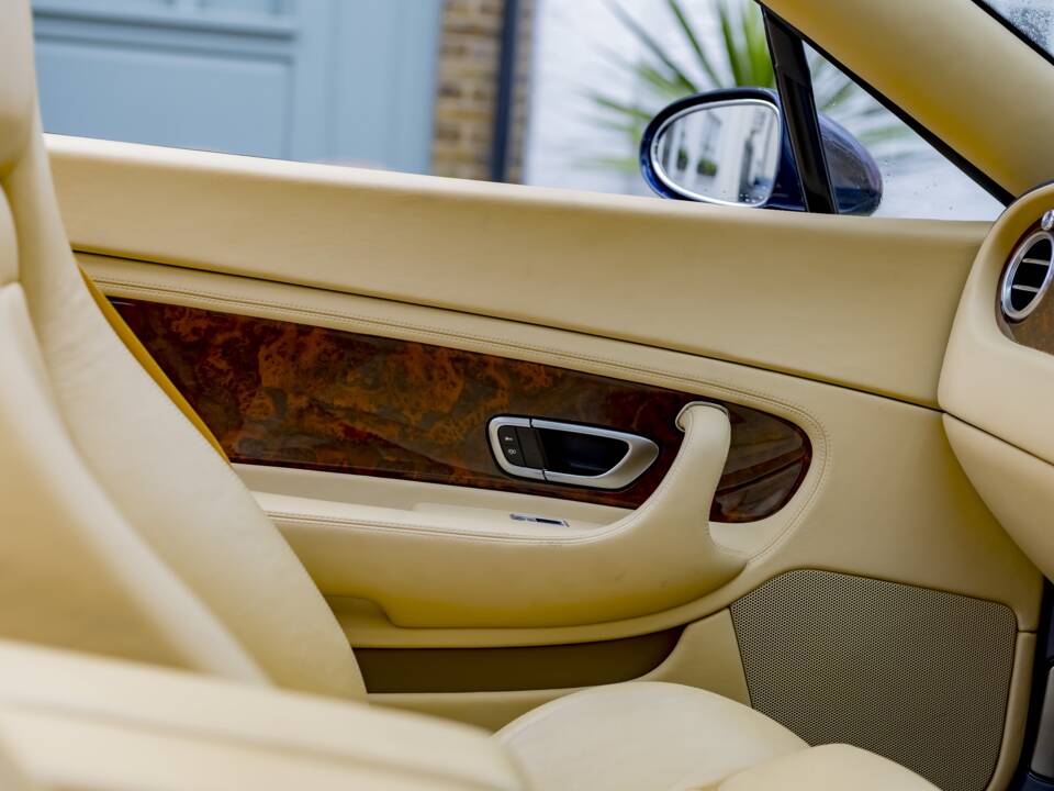 Imagen 27/33 de Bentley Continental GTC (2007)