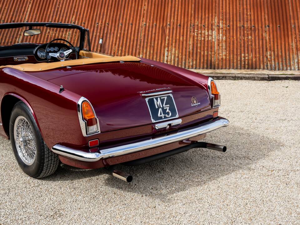 Image 44/51 of Maserati 3500 GTI Spyder Vignale (1963)