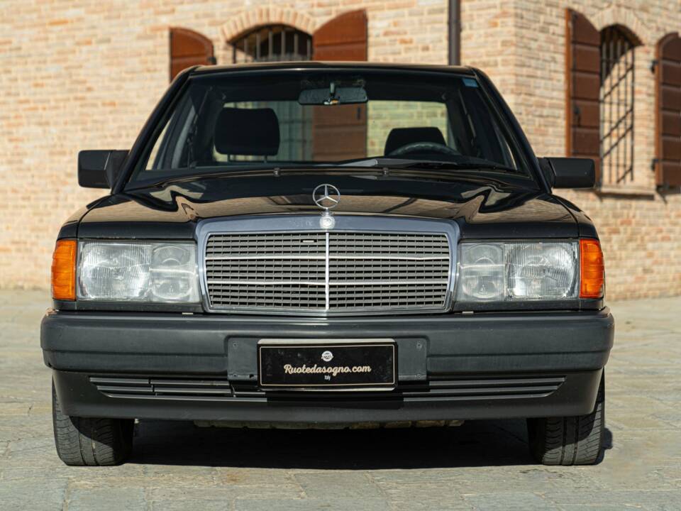 Immagine 3/45 di Mercedes-Benz 190 E (1989)