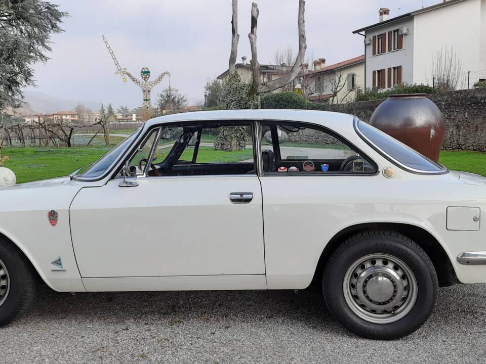 Afbeelding 4/35 van Alfa Romeo 1750 GT Veloce (1968)