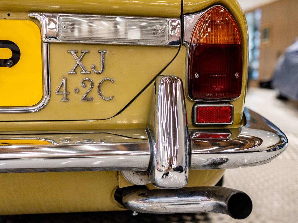 Image 21/50 de Jaguar XJ 6 C 4.2 (1975)