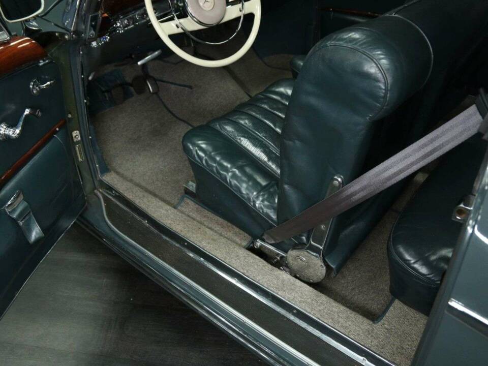 Bild 16/49 von Mercedes-Benz 220 SE (1960)
