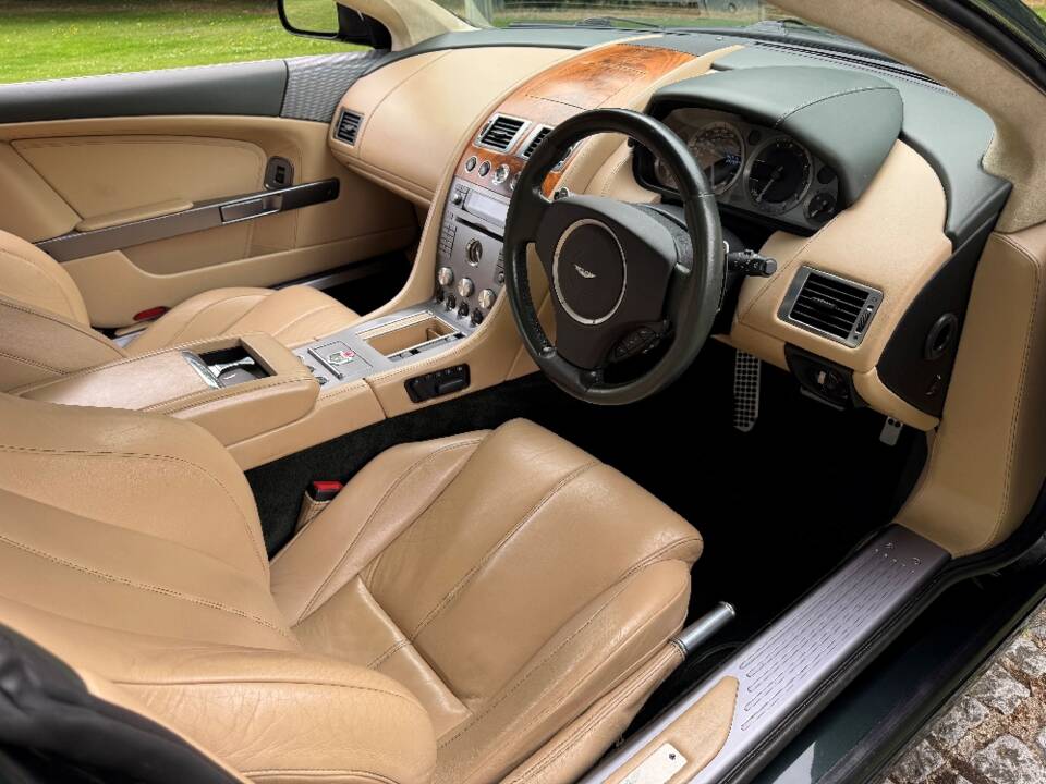 Image 22/43 of Aston Martin DB 9 (2008)