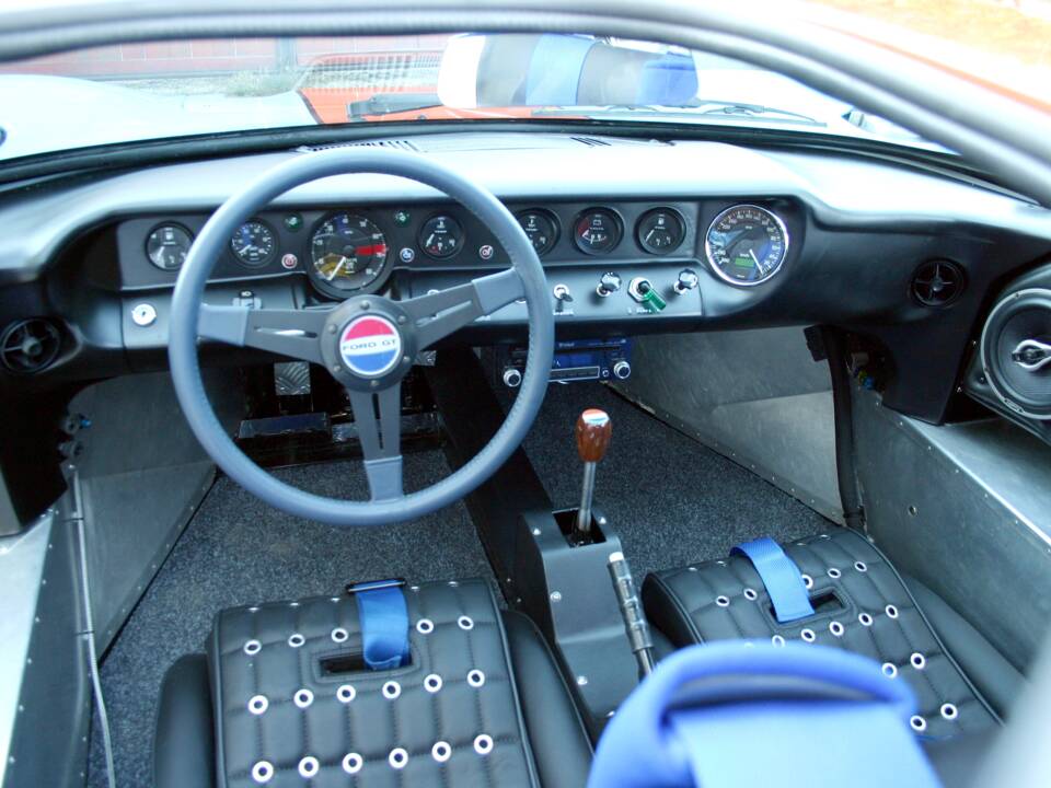 Bild 19/22 von Ford GT40 (1965)