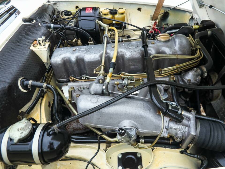 Image 36/50 de Mercedes-Benz 280 SL (1971)