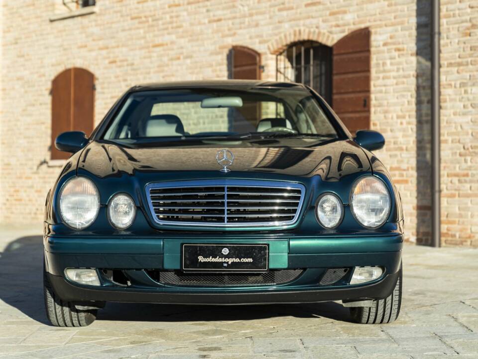 Image 3/50 of Mercedes-Benz CLK 200 (1997)