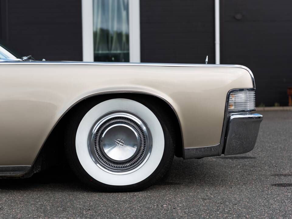 Bild 60/100 von Lincoln Continental Convertible (1965)