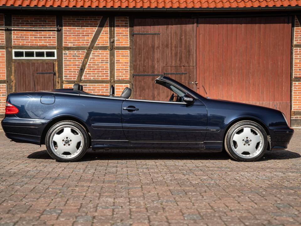 Bild 14/61 von Mercedes-Benz CLK 320 (2002)
