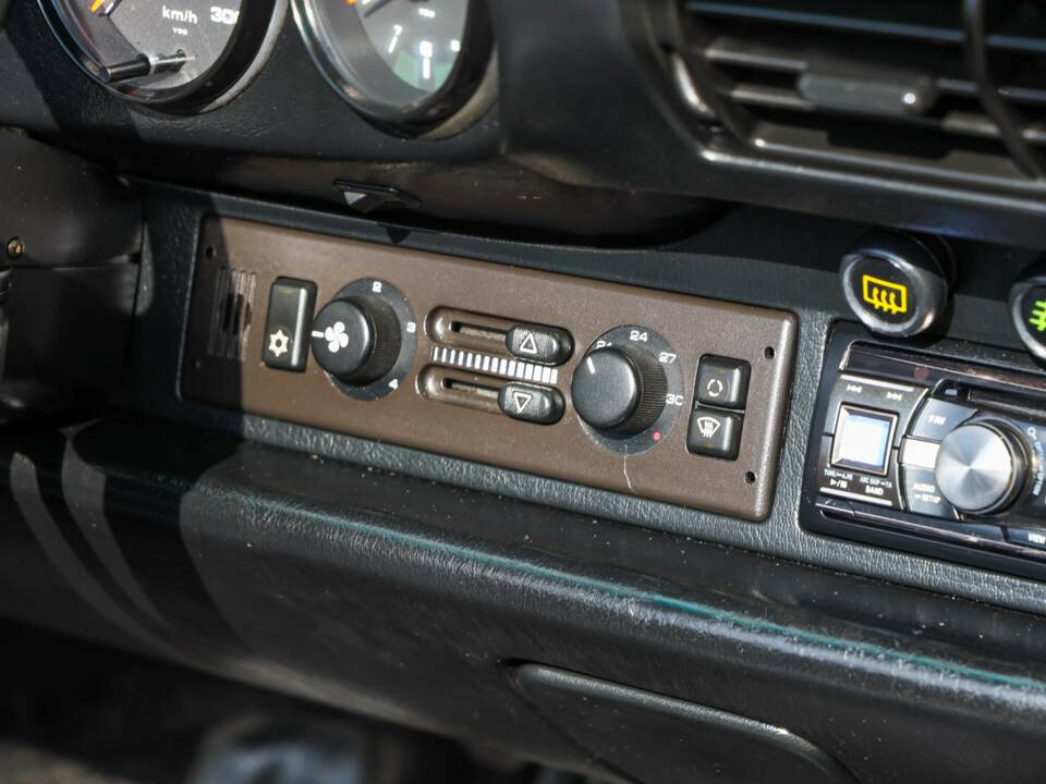 Obraz 49/50 pojazdu Porsche 911 Carrera 2 (1991)