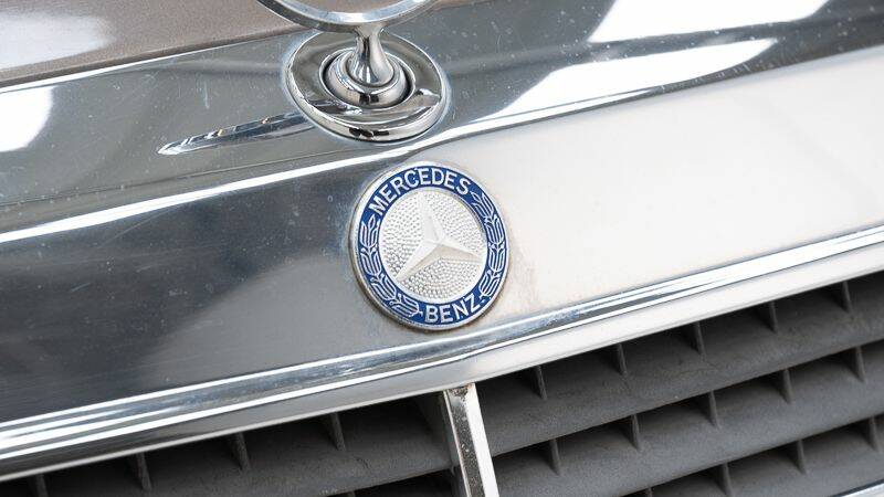 Bild 13/15 von Mercedes-Benz 230 CE (1988)