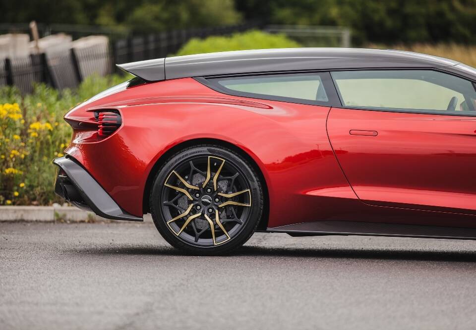 Immagine 7/48 di Aston Martin Vanquish Zagato Shooting Brake (2019)