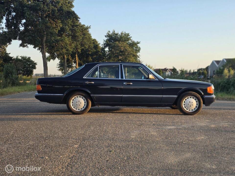 Image 10/50 de Mercedes-Benz 300 SE (1989)