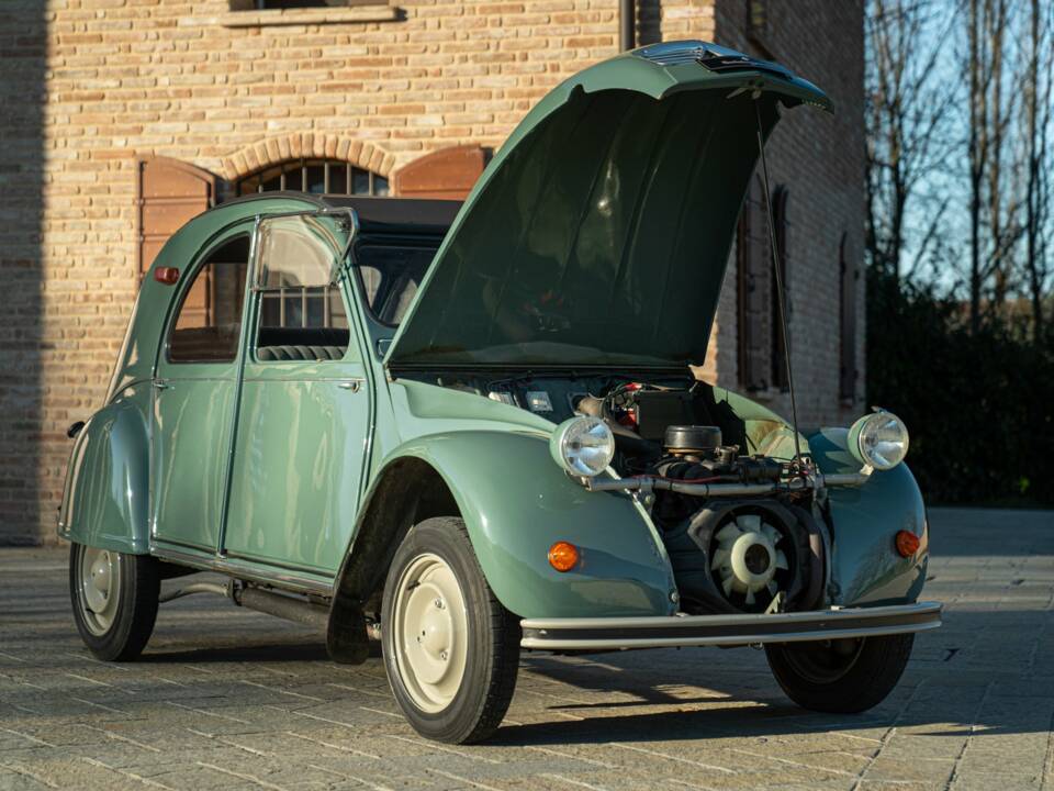 Image 33/41 of Citroën 2 CV (1963)