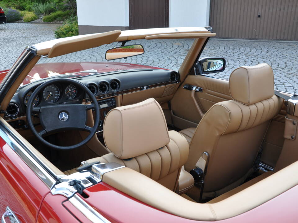 Image 12/52 de Mercedes-Benz 280 SL (1985)