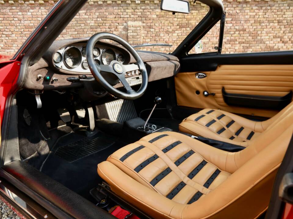 Image 22/50 of Ferrari Dino 246 GTS (1974)