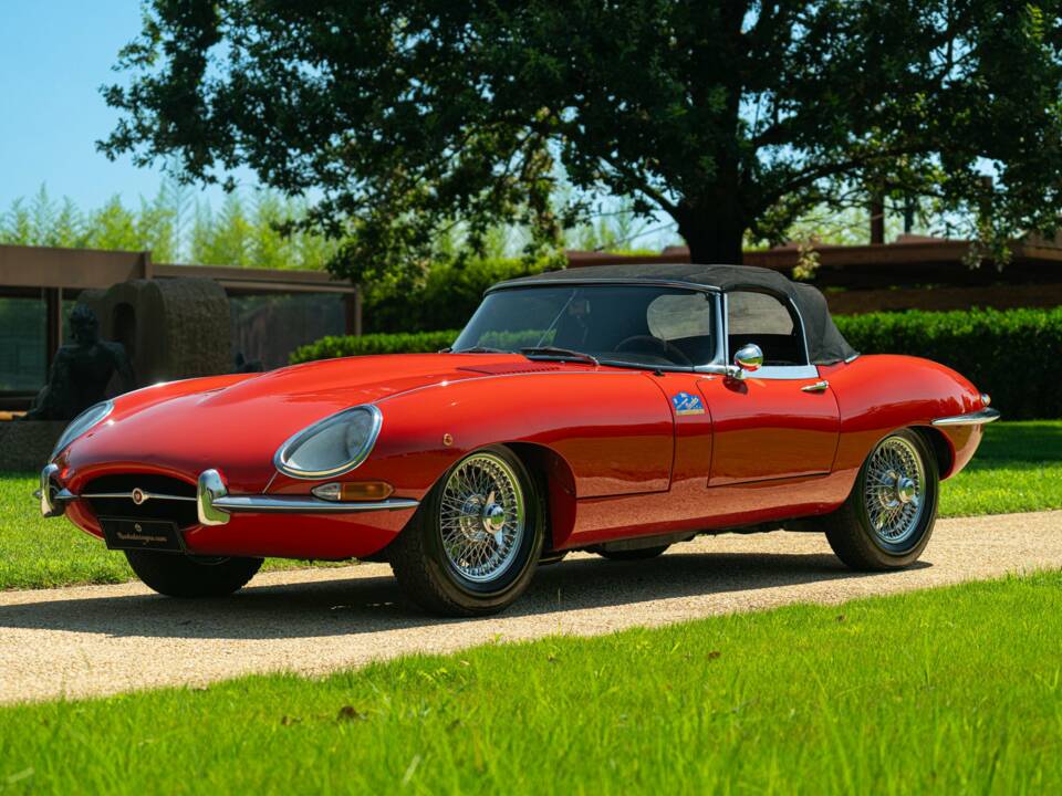 Immagine 1/50 di Jaguar E-Type 4.2 (1966)