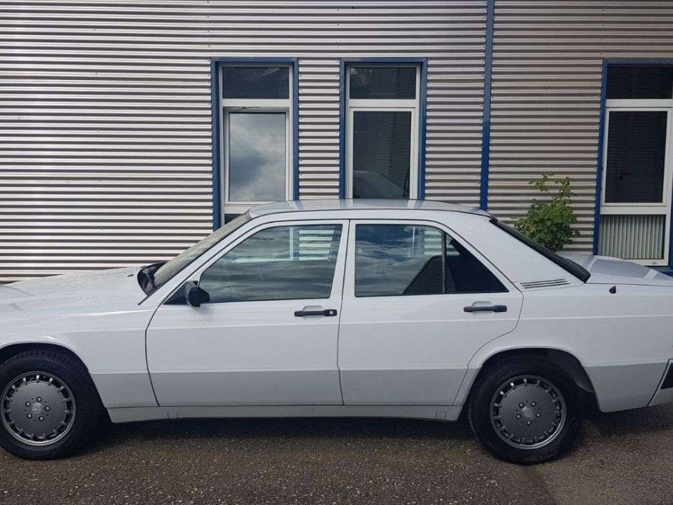 Image 1/23 of Mercedes-Benz 190 (1988)